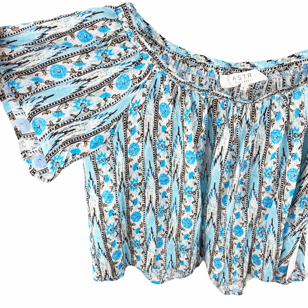 NWT Astr The Label Off Shoulder Floral Crop Flutter Sleeves Blue Top Small